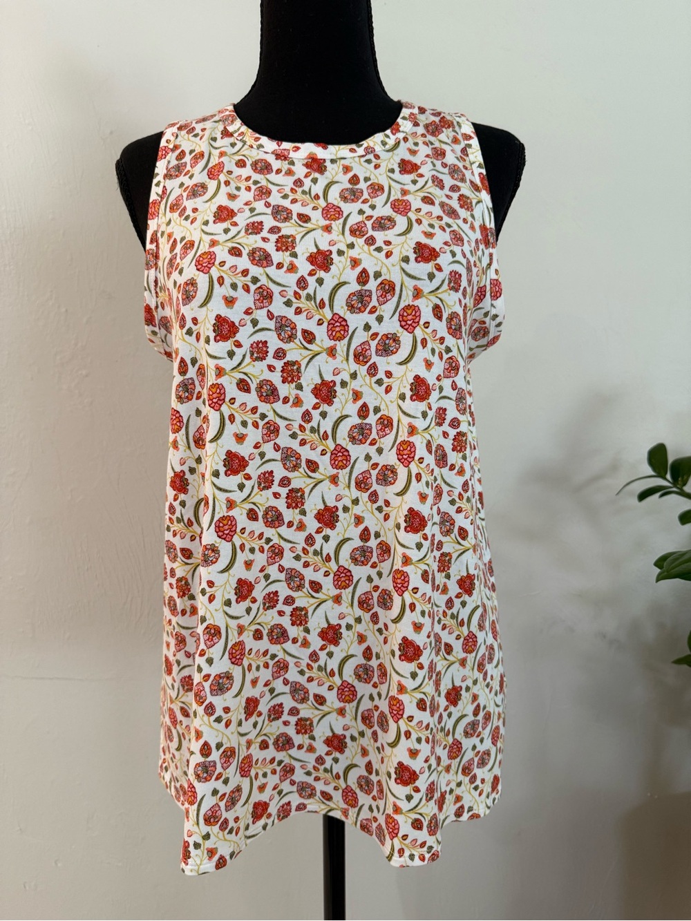 Old Navy Luxe Floral Sleeveless Swing Top Women’s M NWT Cream Red